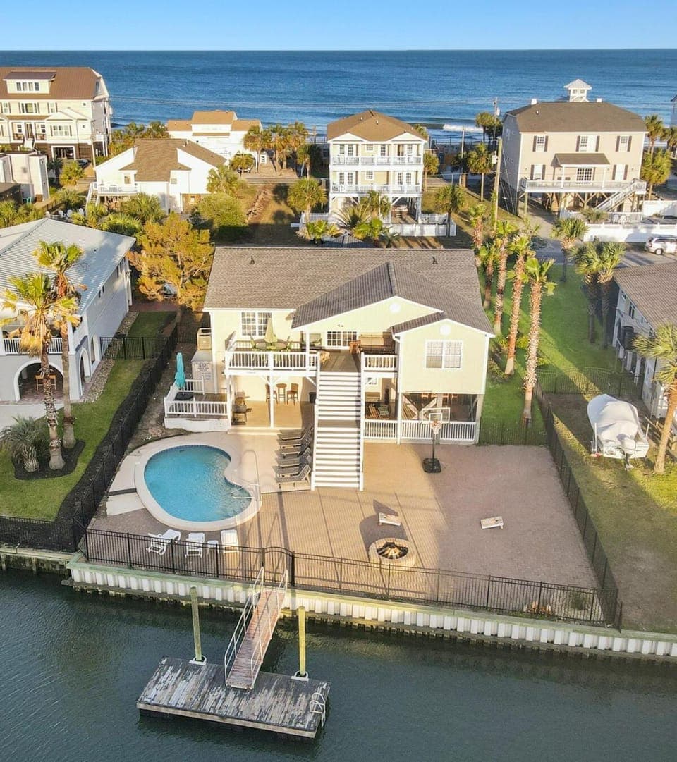 Bird's eye view, Pool view, Sea view