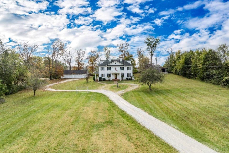 Colonial Manor House in Tennessee