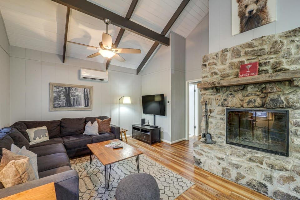 'Bear Crossing Chalet:' Beech Mountain Family Home House in Beech Mountain