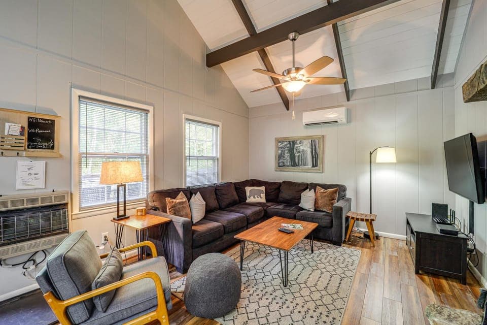 'Bear Crossing Chalet:' Beech Mountain Family Home House in Beech Mountain