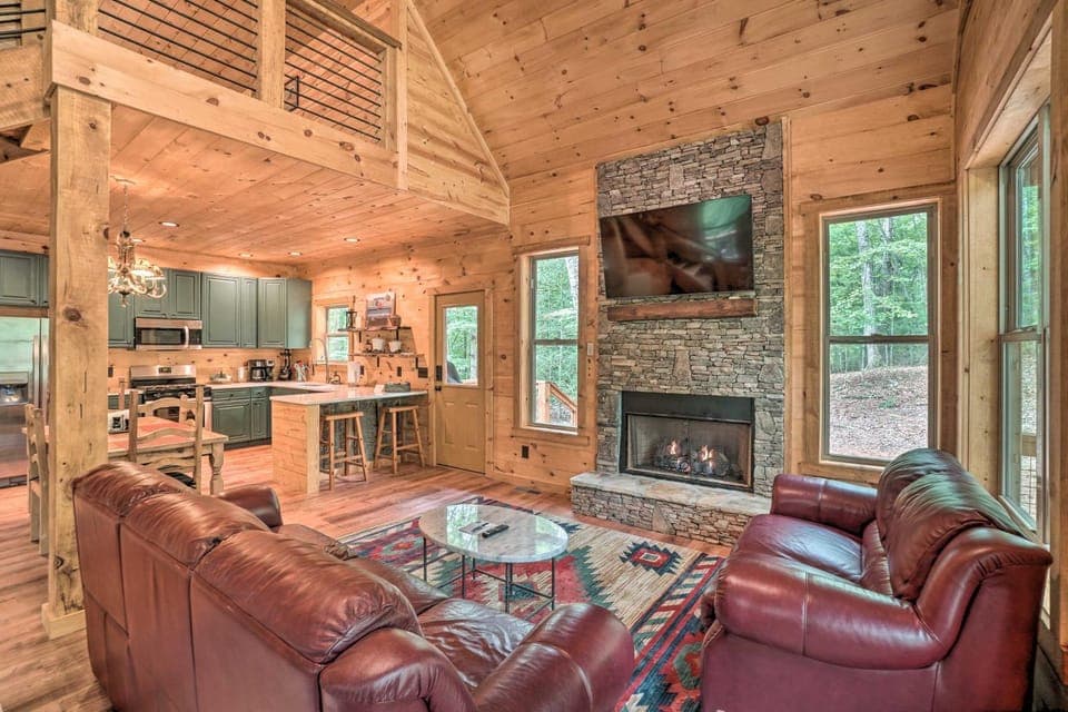 Peaceful Cabin on 3 Private Acres: Deck & Fire Pit Cabin in Union County
