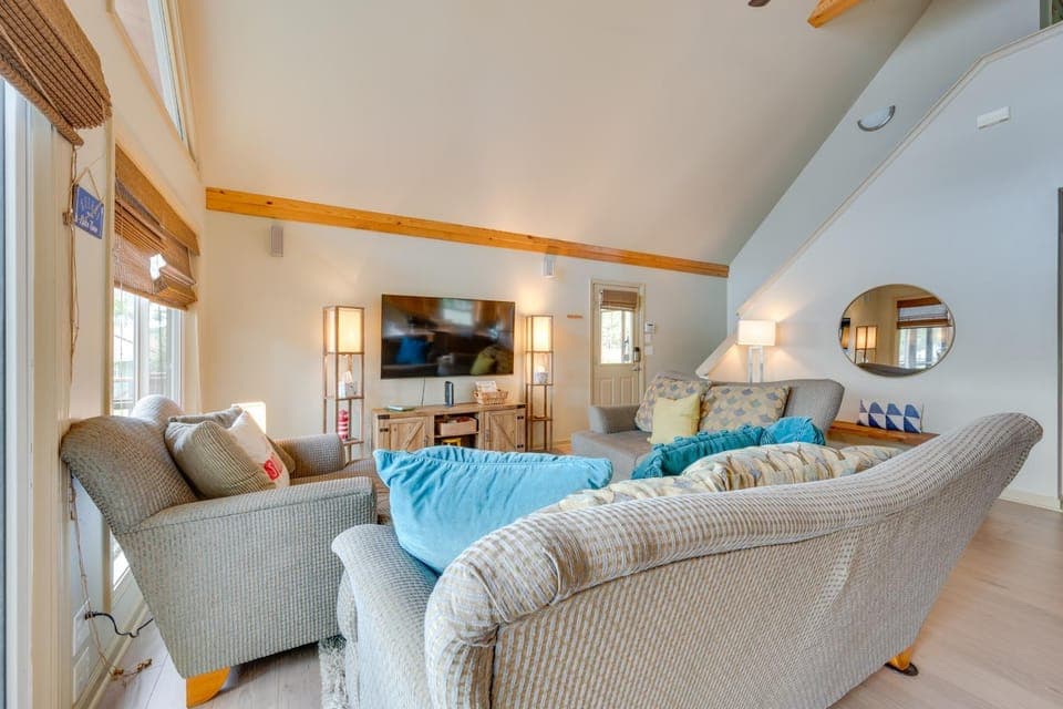 Luxe Lake Sinclair Living: Private Dock & Beach! House in Lake Sinclair