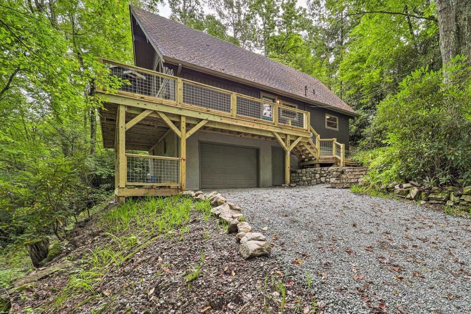 Spacious Cabin - 4 Mi to Blue Ridge Parkway! Cabin in Boone