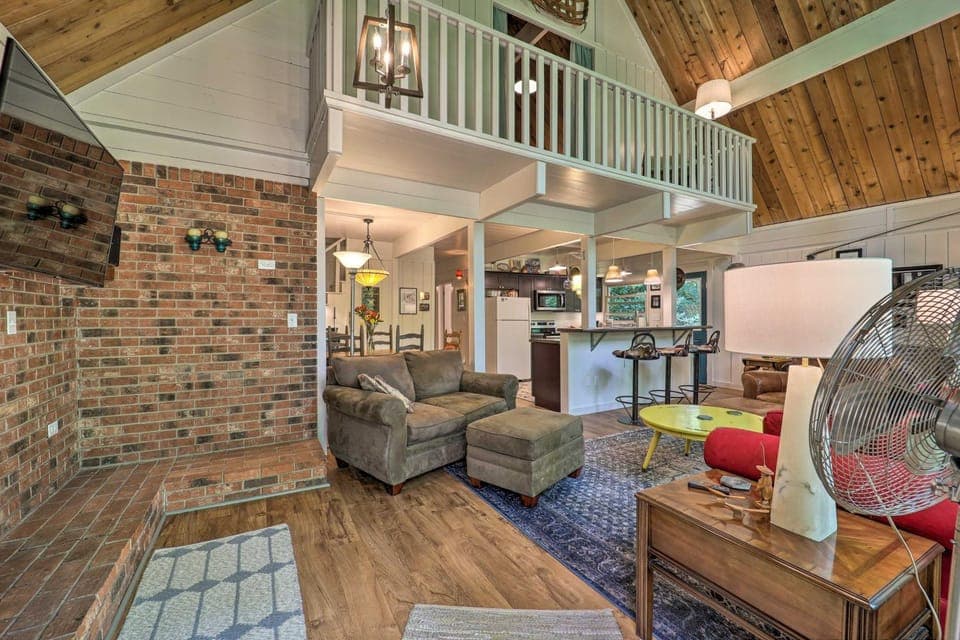 Spacious Cabin - 4 Mi to Blue Ridge Parkway! Cabin in Boone