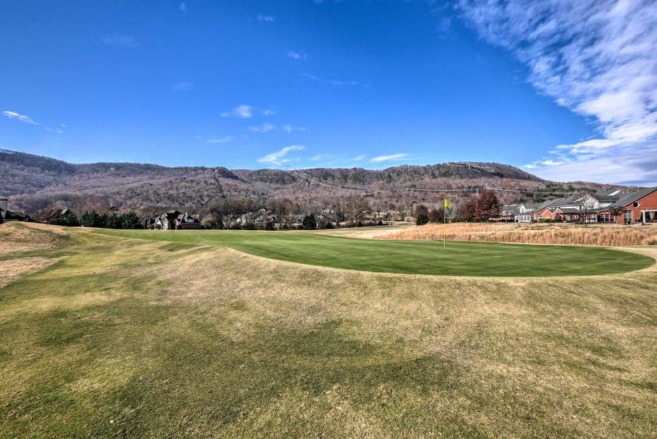 Scenic Mtn Retreat w/ Wooded Backyard + Fire Pit! House in Chattanooga
