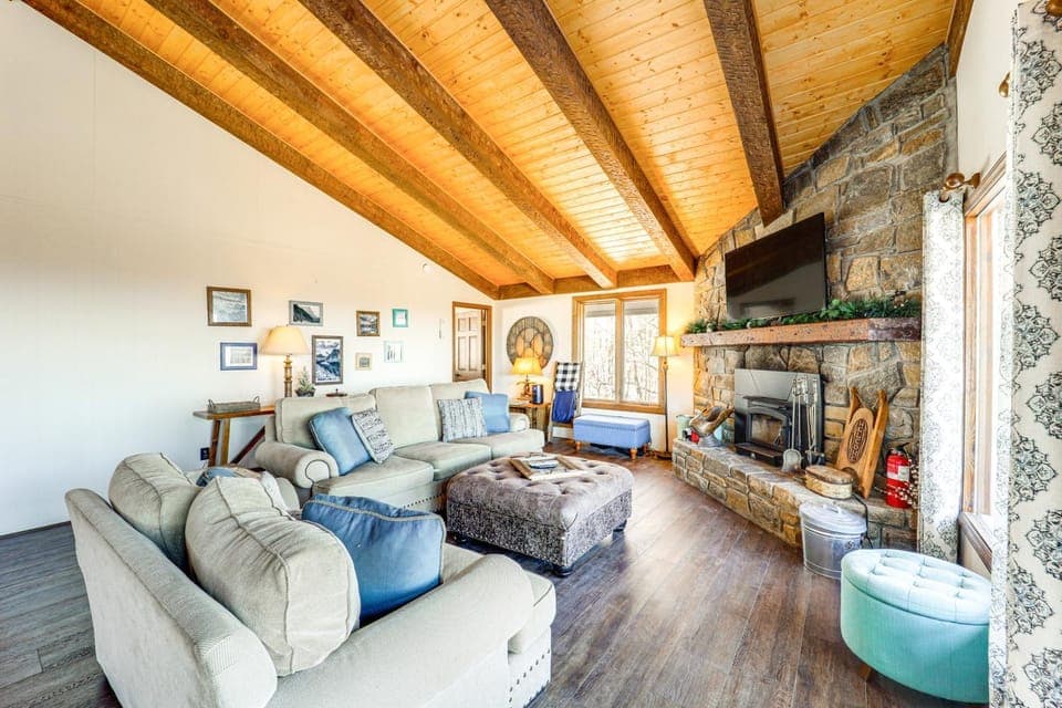 Family Fun! Beech Mtn Home w/ Game Room & Views House in Beech Mountain