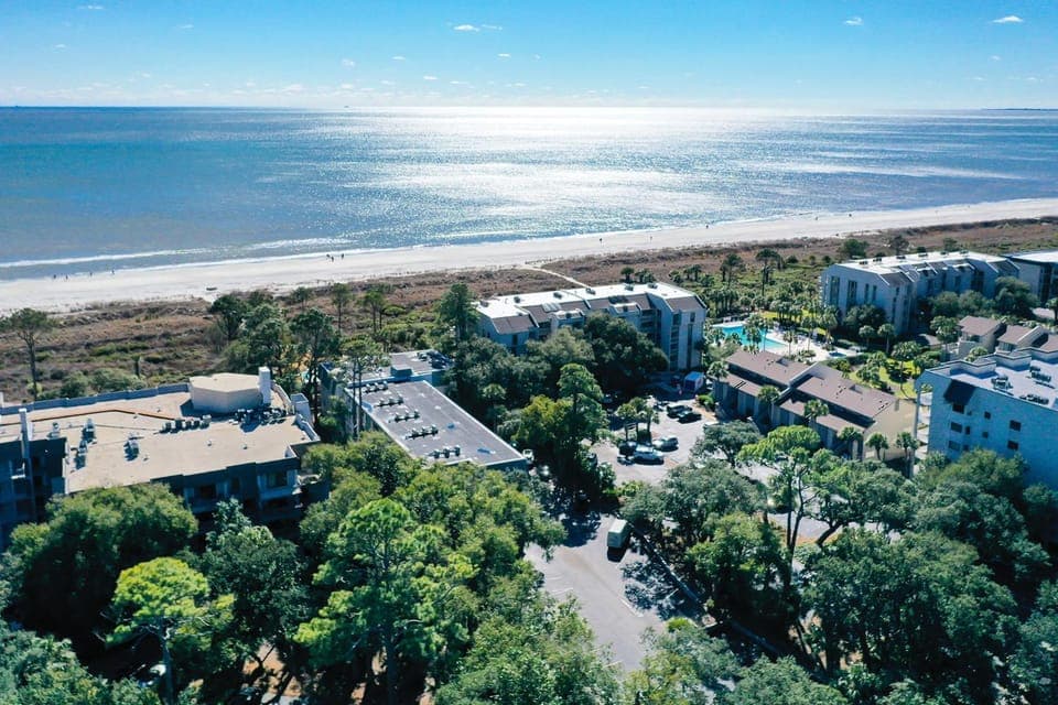 Updated Kitchens Baths King Bed, 2 Doubles & Twin Bikes & Beach Gear included House in South Forest Beach