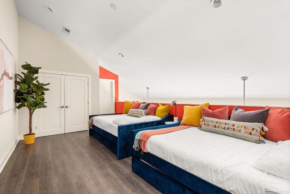 Bed, Photo of the whole room, Bedroom