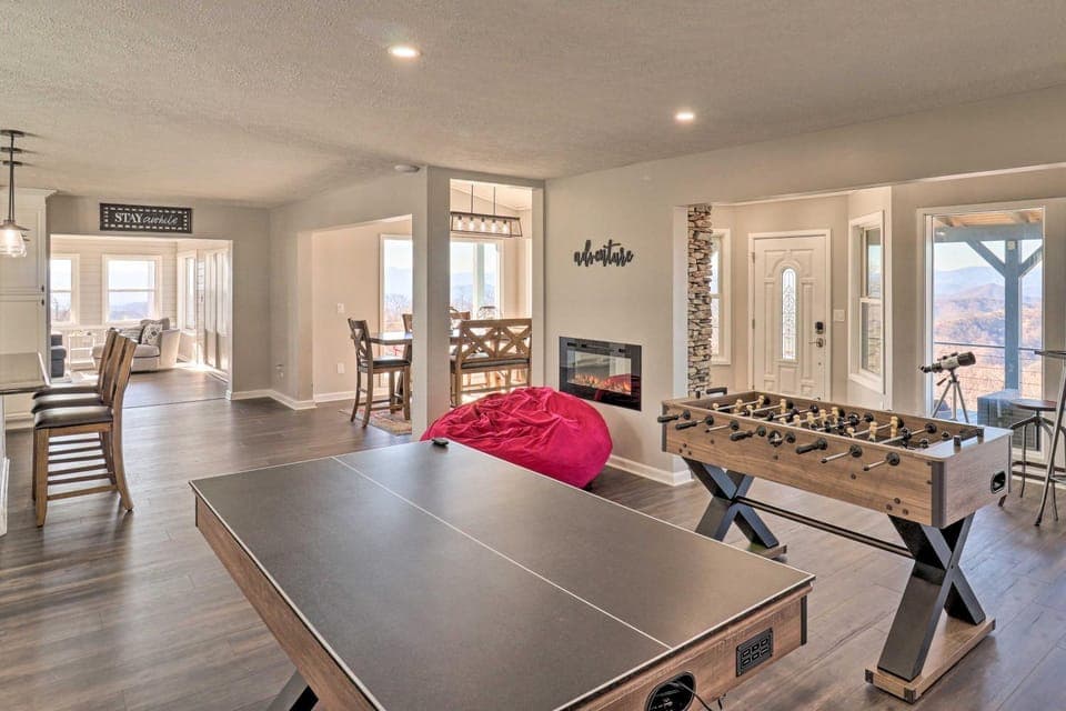 Near Hiking Trails Luxe Canton Getaway with Grill House in Buncombe County