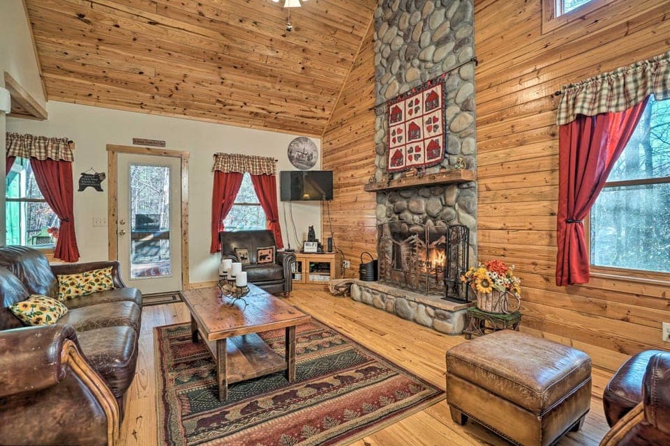 Outdoor Adventure - Charming Cabin w/ Hot Tub Cabin in White County