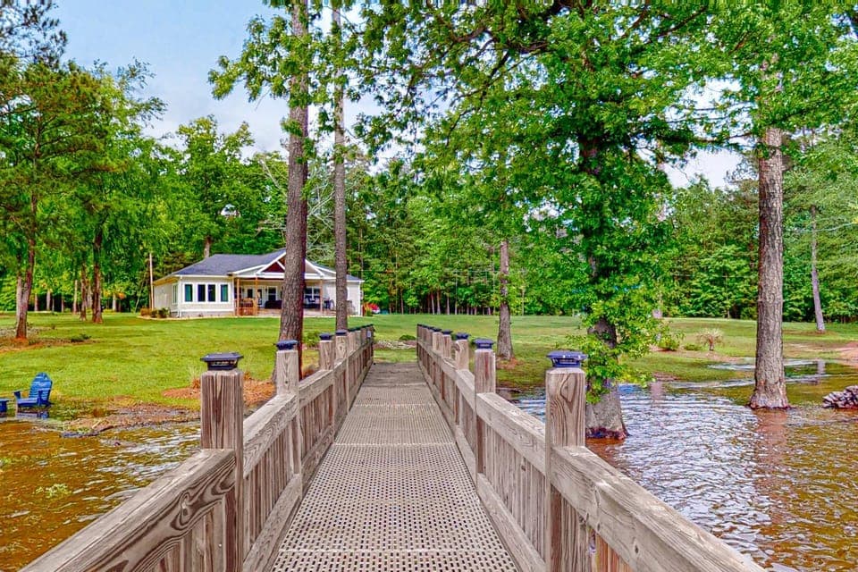 Large Waterfront Lake Murray Home w/ Dock House in Lake Murray