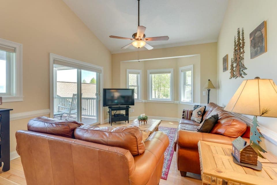 Lake-View Condo with Covered Deck in Hiawassee! House in Chatuge Lake