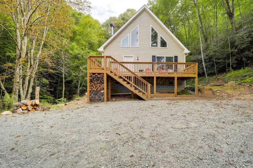 'Greystone' Creekside Cabin: Hike, Fish & Explore! Cabin in Tennessee
