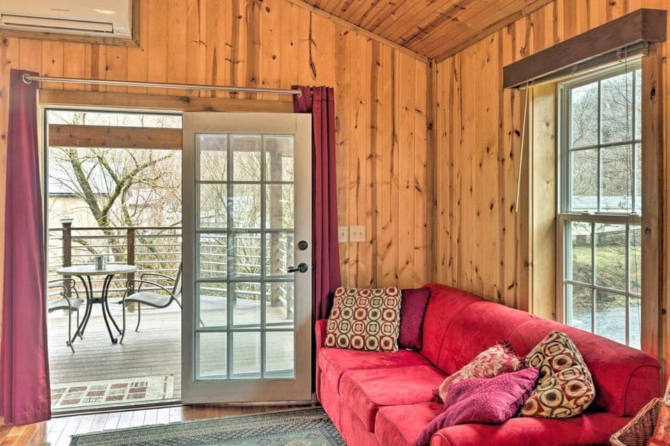 'The Boat House' Creekside Escape in Hot Springs! Apartment in Hot Springs