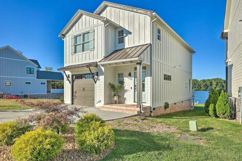 Waterfront Oasis On Tims Ford Lake: Pool/Kayak! House in Tennessee