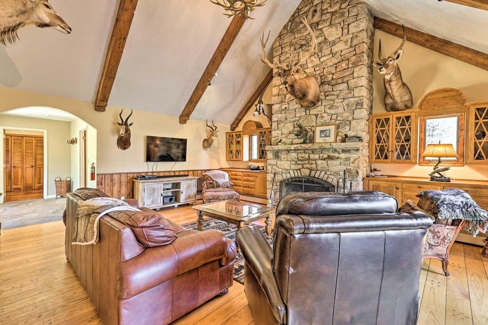 40-Acre Mtn-View Retreat w/ Hot Tub in Banner Elk! House in Banner Elk