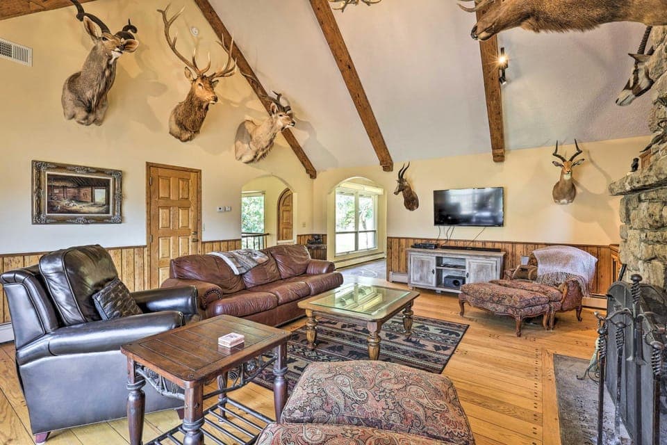 40-Acre Mtn-View Retreat w/ Hot Tub in Banner Elk! House in Banner Elk