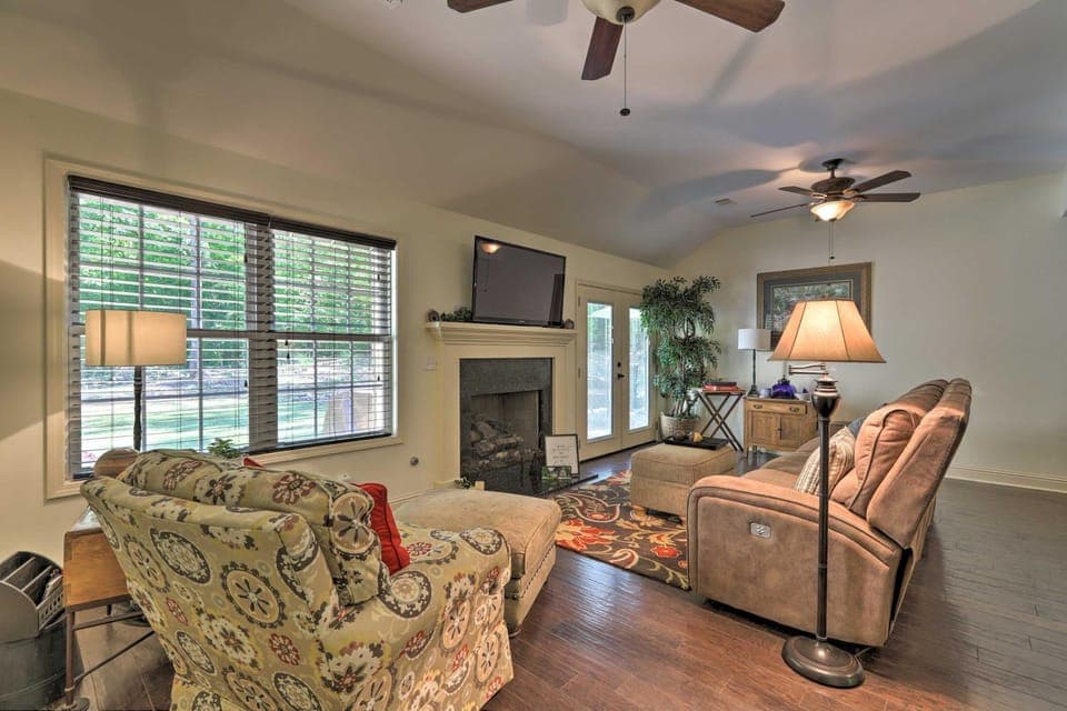 Family-Friendly Home w/ Lake Oconee Access + Patio House in Lake Oconee