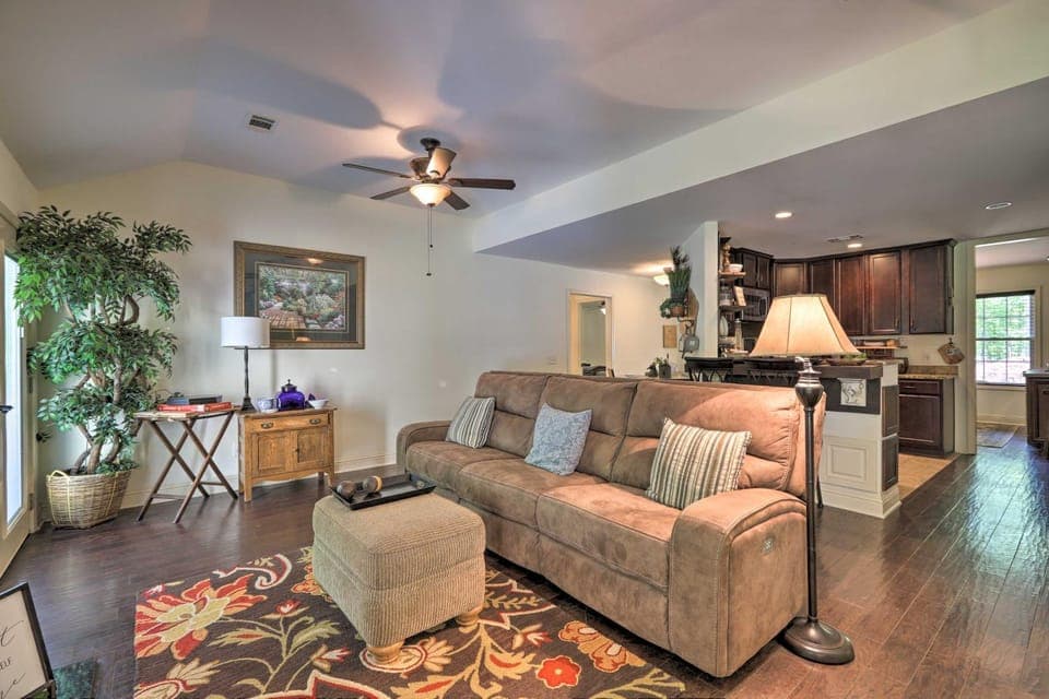 Family-Friendly Home w/ Lake Oconee Access + Patio House in Lake Oconee