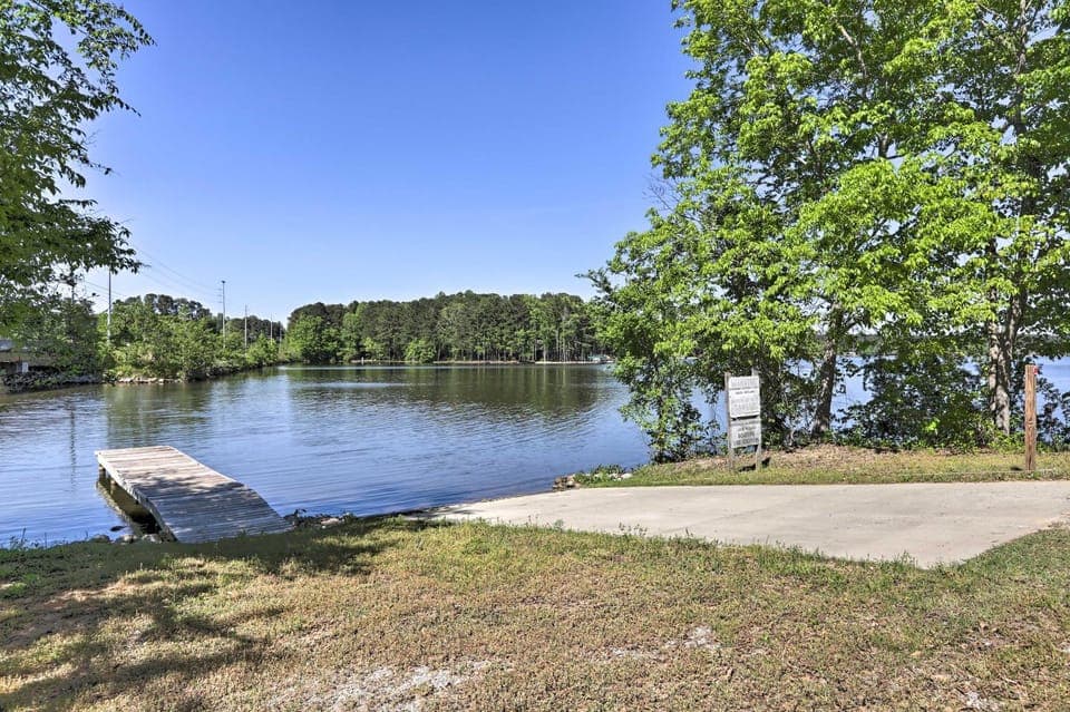 Family-Friendly Home w/ Lake Oconee Access + Patio House in Lake Oconee