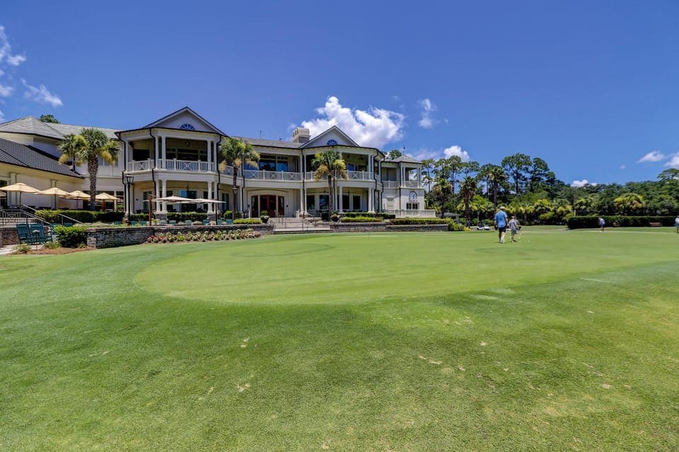 Updated Luxury King Bed Queen Fold Out Couch Beach Gear & Bike Rentals Included House in Hilton Head Island