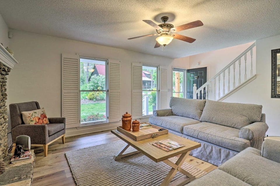 1 Mi to Downtown: Highlands Cottage w/ Sunroom House in Highlands