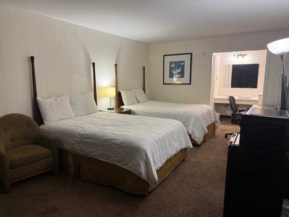 Bed, TV and multimedia, Photo of the whole room