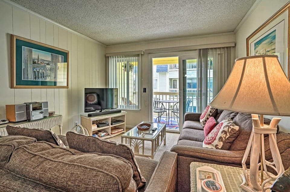 Walk to Beach: Isle of Palms Condo w/ Pool Access! House in Isle of Palms
