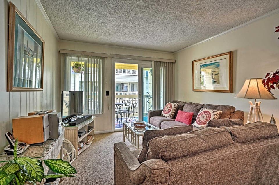 Walk to Beach: Isle of Palms Condo w/ Pool Access! House in Isle of Palms