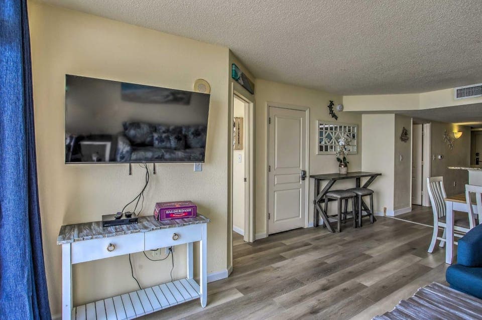 Bay Watch Condo w/ Oceanfront Balcony & Beach View House in Atlantic Beach