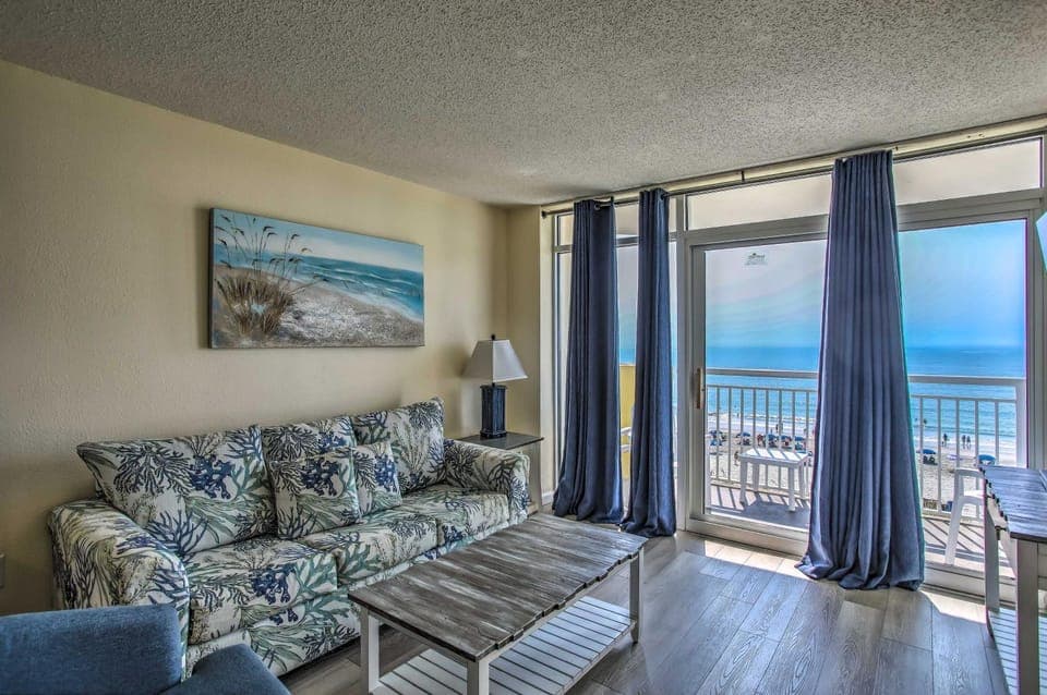 Bay Watch Condo w/ Oceanfront Balcony & Beach View House in Atlantic Beach