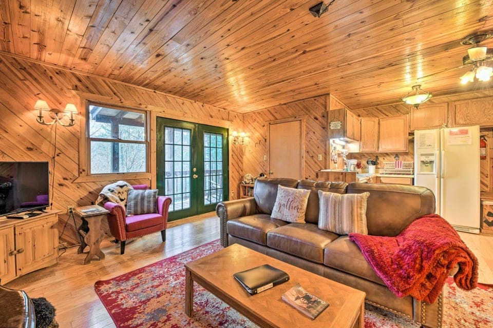 Deck & Private Hot Tub! Maggie Valley Mtn Cabin Cabin in Ivy Hill