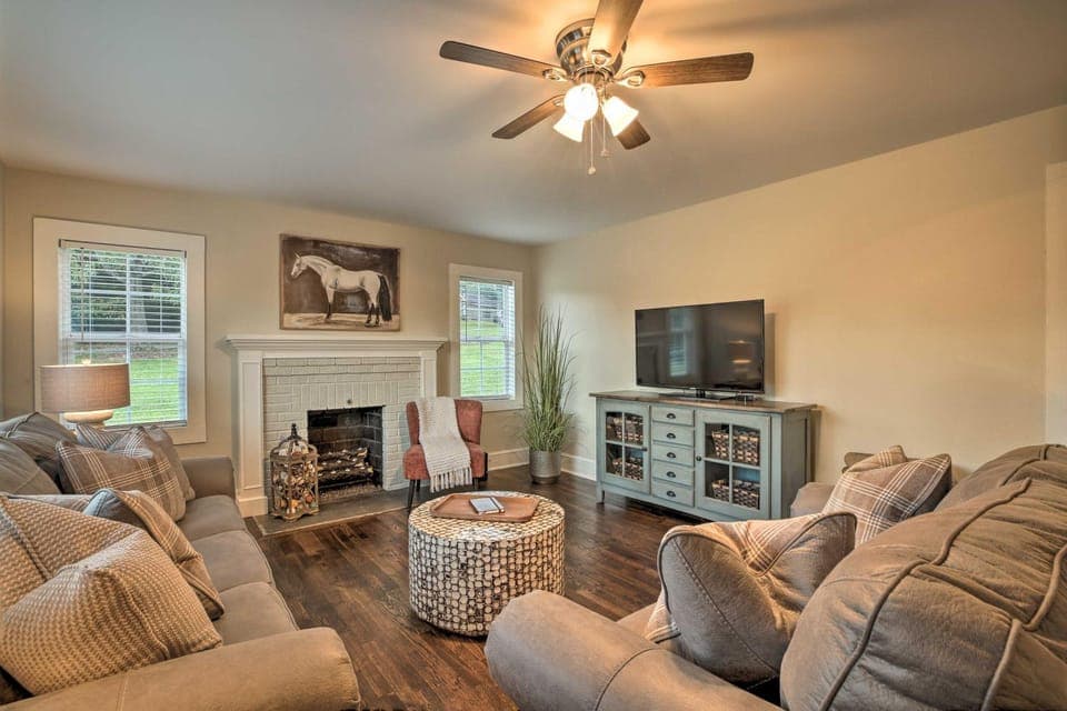 Idyllic Getaway w/ Deck ~ 4 Mi to Dtwn Athens House in Athens