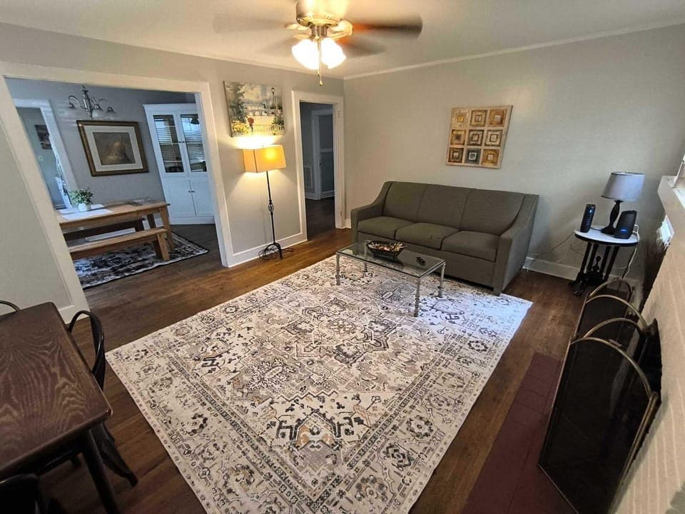 Forest Lake Hidden Gem 3 Min to Ft Jackson & Shops House in Columbia