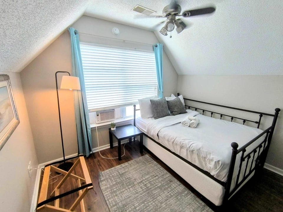 The Columbia Crash Pad Near Bases, USC, Shops House in Columbia