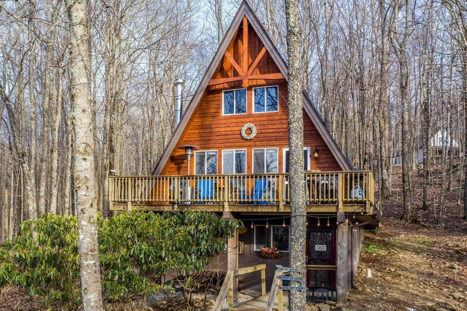 1 Mi to Beech Mtn! Family Retreat w/ Hot Tub House in Beech Mountain