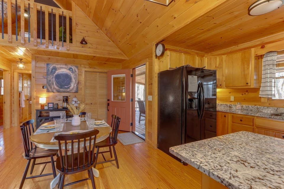 Blue Ridge Cabin: Hot Tub, Fire Pit & Grill! Cabin in McCaysville