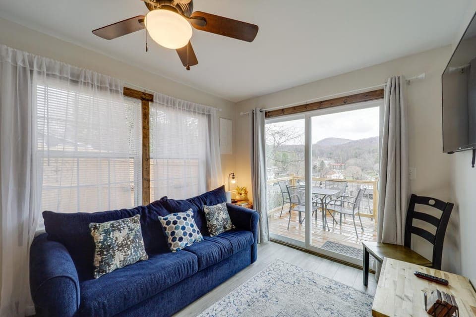 Hilltop Hideaway w/ Scenic Views & Hot Tub! House in West Jefferson