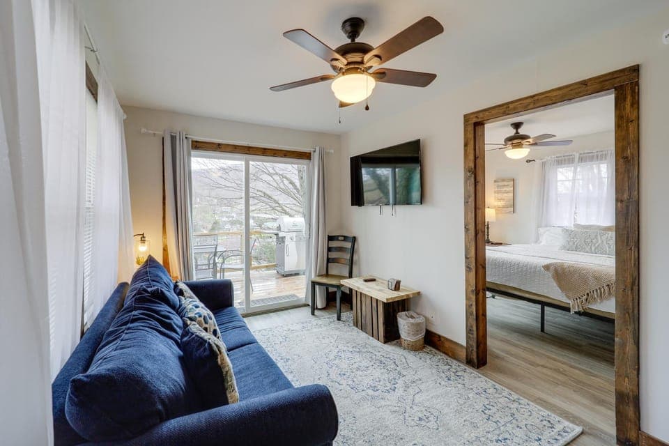 Hilltop Hideaway w/ Scenic Views & Hot Tub! House in West Jefferson