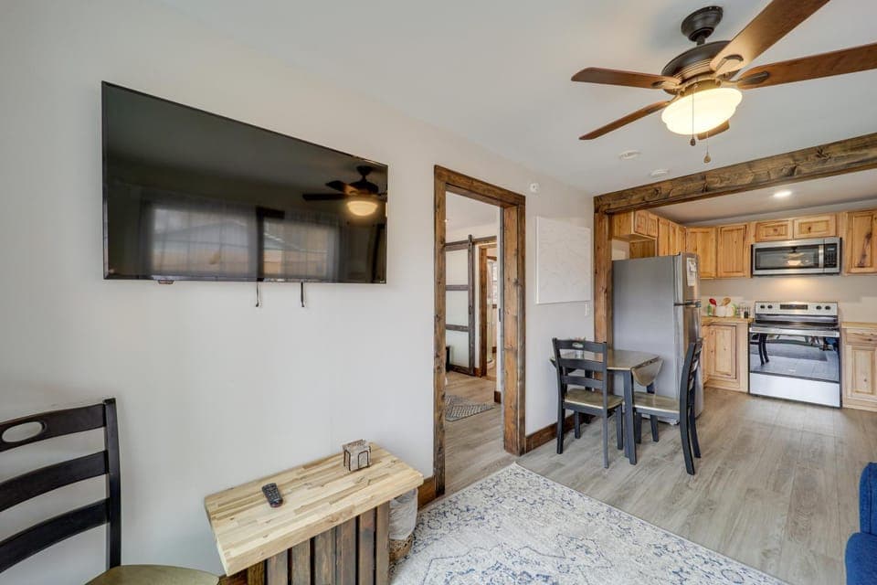 Hilltop Hideaway w/ Scenic Views & Hot Tub! House in West Jefferson