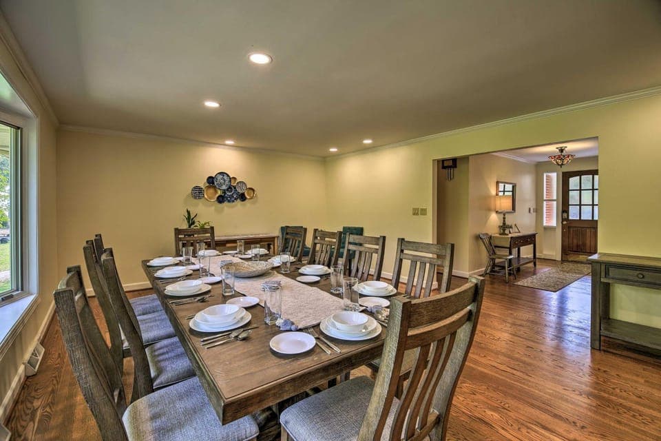 Easy Hiking & Sightseeing! Kingsport Home w/ Deck House in Kingsport