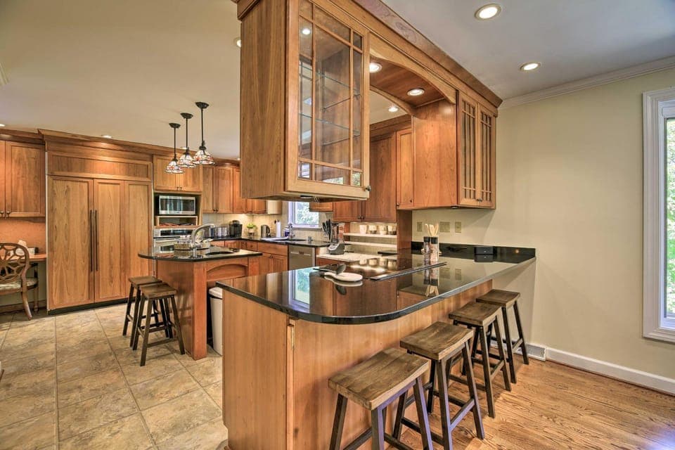 Easy Hiking & Sightseeing! Kingsport Home w/ Deck House in Kingsport