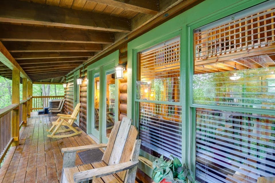 Hot Tub + Pool Table: Secluded Seiverville Cabin Cabin in Gatlinburg