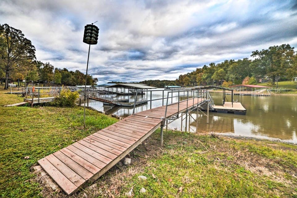 Private Dock & Lake Access: Benton Family Home House in Lake Barkley