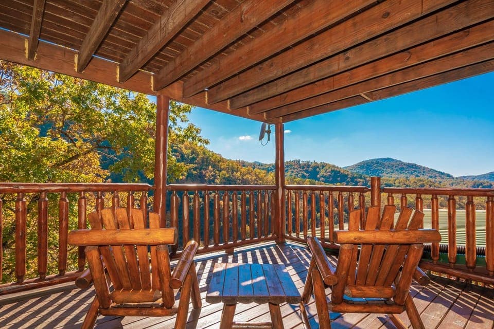 Brown Bear Lodge, Game Room, Awesome Mountain Views, Hot Tub, WIFI!!! Chalet in Sevier County