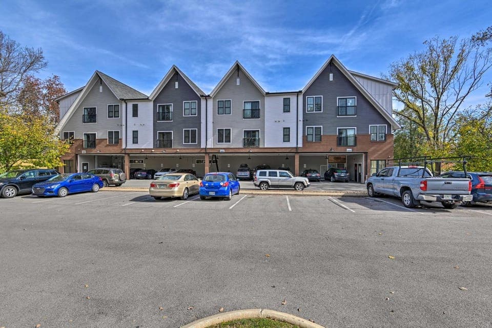 Modern Nashville Condo: 7 Mi to Downtown! House in East Nashville