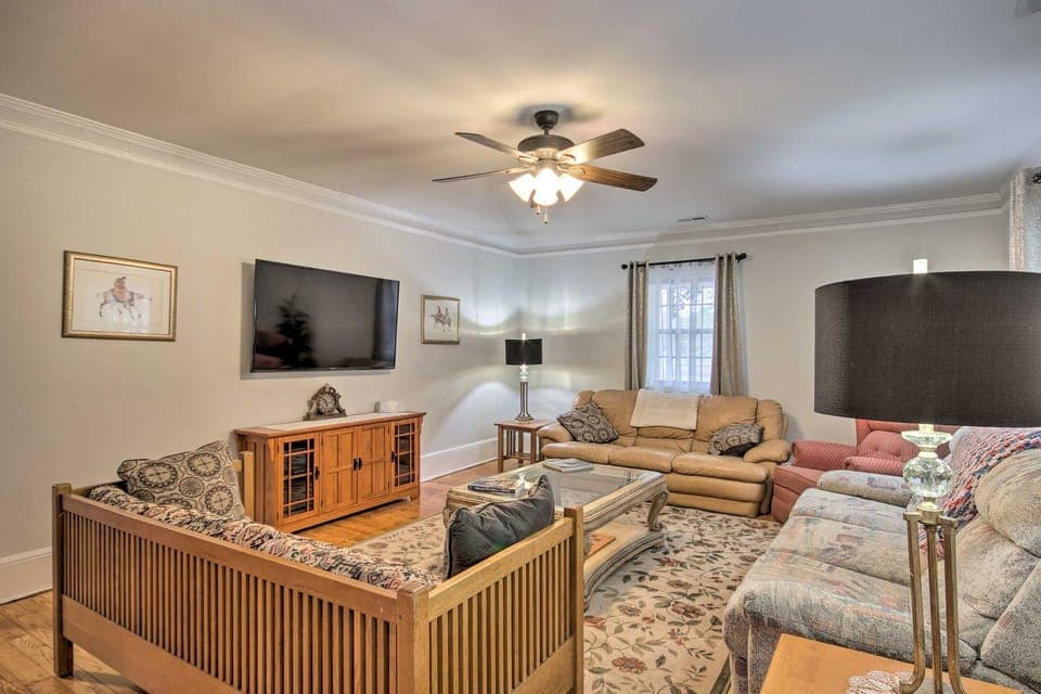2 Mi to Lake Hartwell: Charming Southern Cottage House in Lake Hartwell