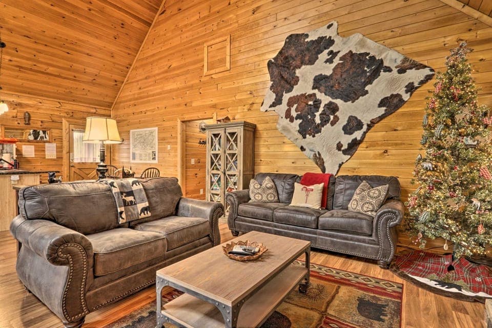 Smoky Mountains Cabin < 1 Mi to Douglas Lake Cabin in Douglas Lake