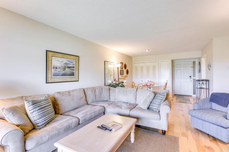 Coastal Sea Pines Escape: Walk to Beach! House in Hilton Head Island