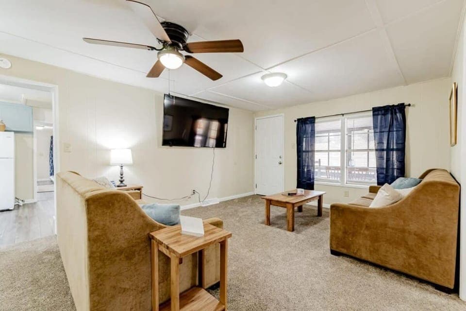 Adorable on Taylor-15 mins to Downtown--- Front Unit House in West Columbia